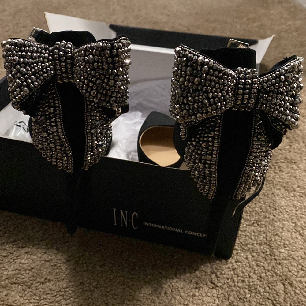 *SOLD,Nj* INC. Black Kaison Pumps, Large silver stone embellished Bow - Picture 2 of 5